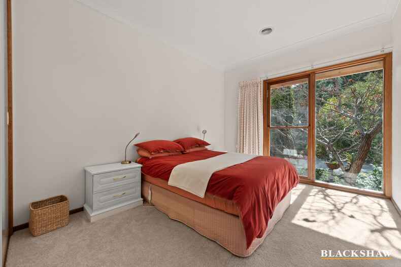 12 Broinowski Place Isaacs