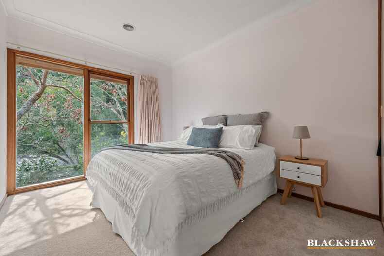 12 Broinowski Place Isaacs