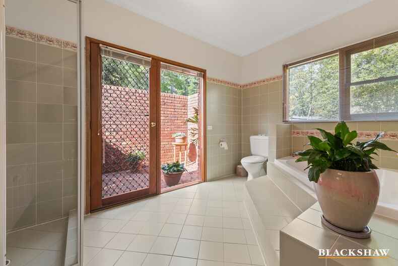 12 Broinowski Place Isaacs