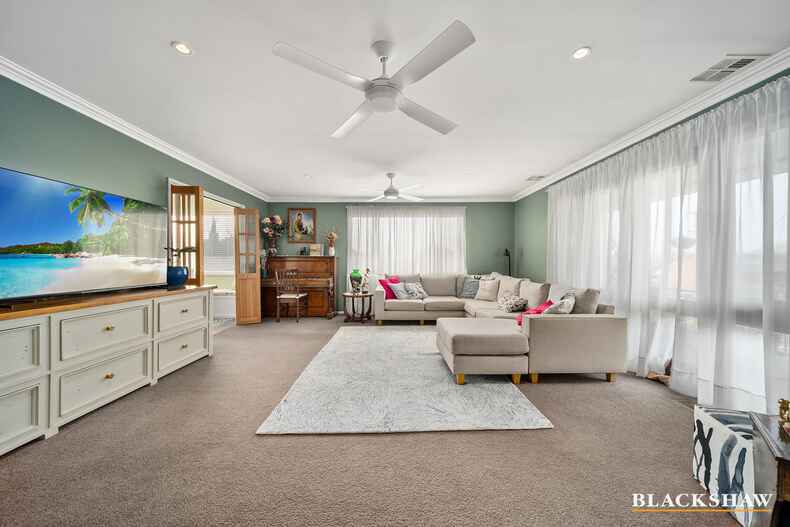 12 Cassinia Street Crestwood