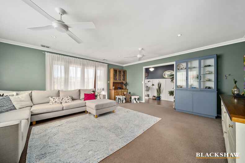 12 Cassinia Street Crestwood