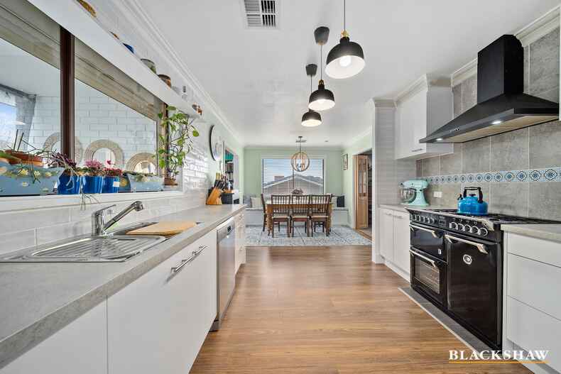 12 Cassinia Street Crestwood