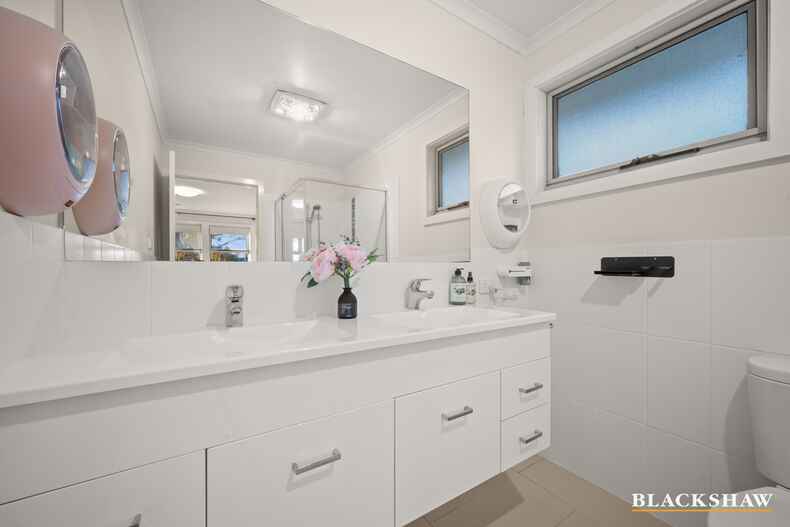 27 Abena Avenue Crace 27 Abena Avenue Crace