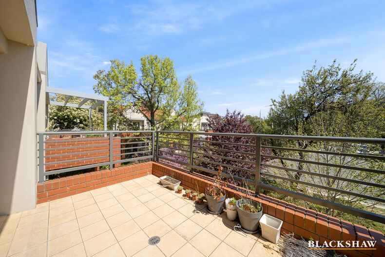 4/10 Coolac Place Braddon