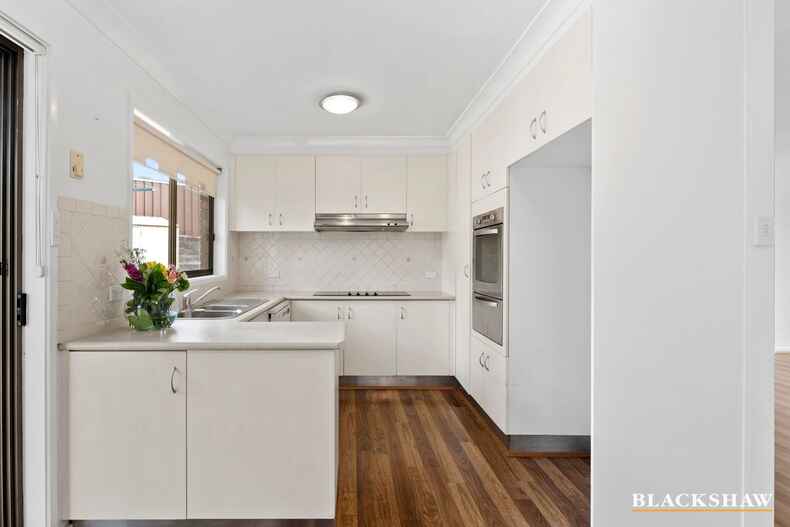 6/4 Eric Fenning Drive Surf Beach