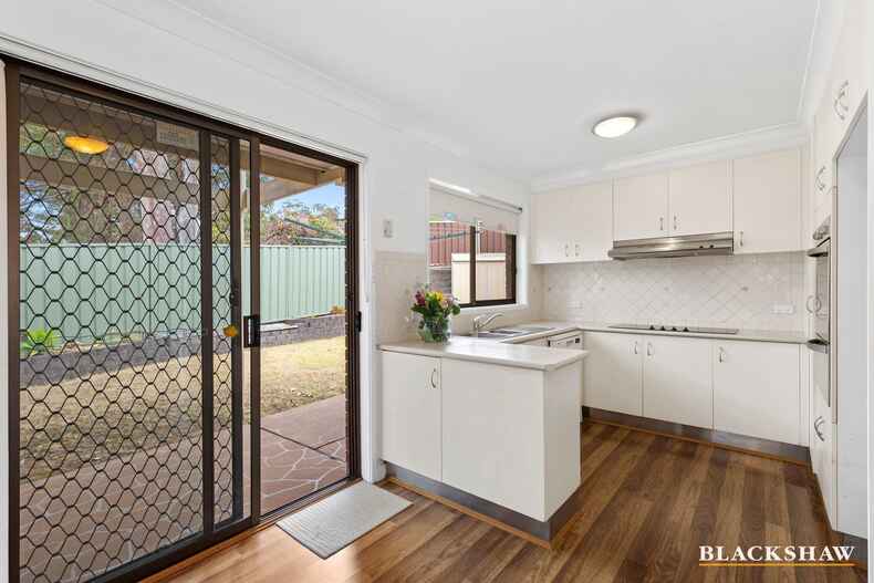 6/4 Eric Fenning Drive Surf Beach