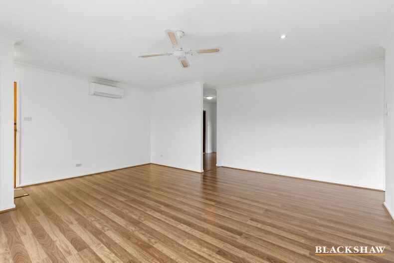 6/4 Eric Fenning Drive Surf Beach