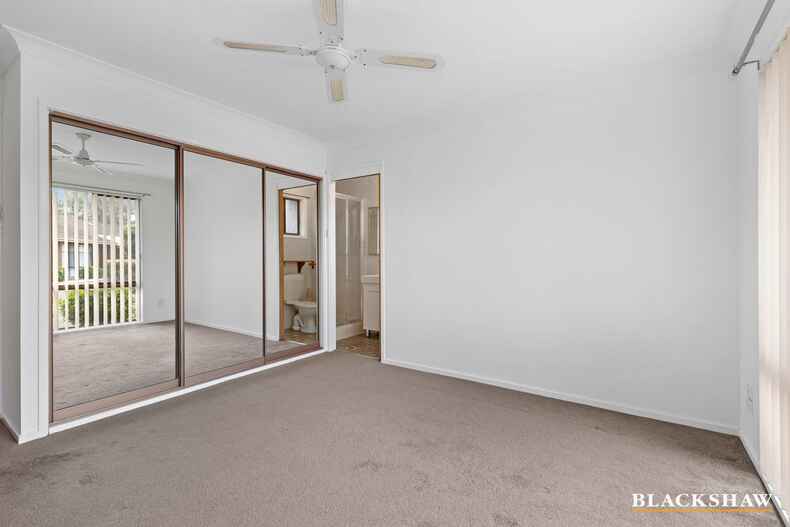 6/4 Eric Fenning Drive Surf Beach
