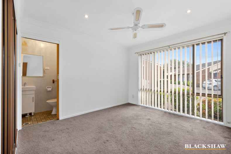 6/4 Eric Fenning Drive Surf Beach