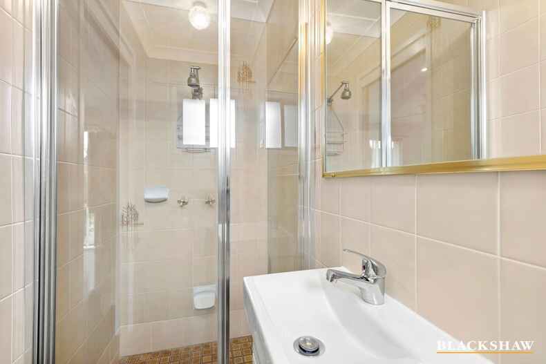 6/4 Eric Fenning Drive Surf Beach