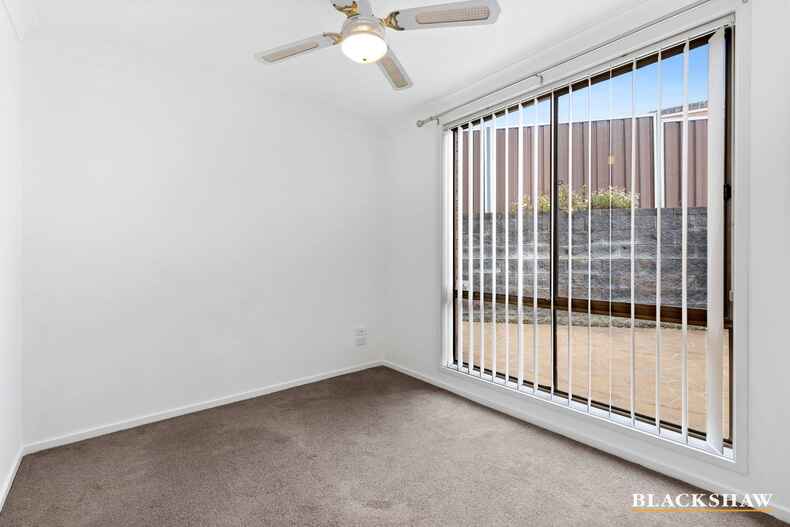 6/4 Eric Fenning Drive Surf Beach