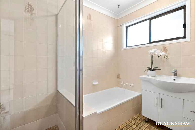 6/4 Eric Fenning Drive Surf Beach