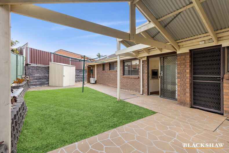 6/4 Eric Fenning Drive Surf Beach