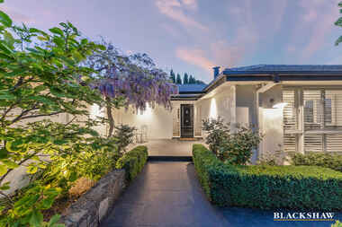 99 Strickland Crescent Deakin
