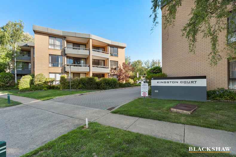 15/4 Tench Street Kingston