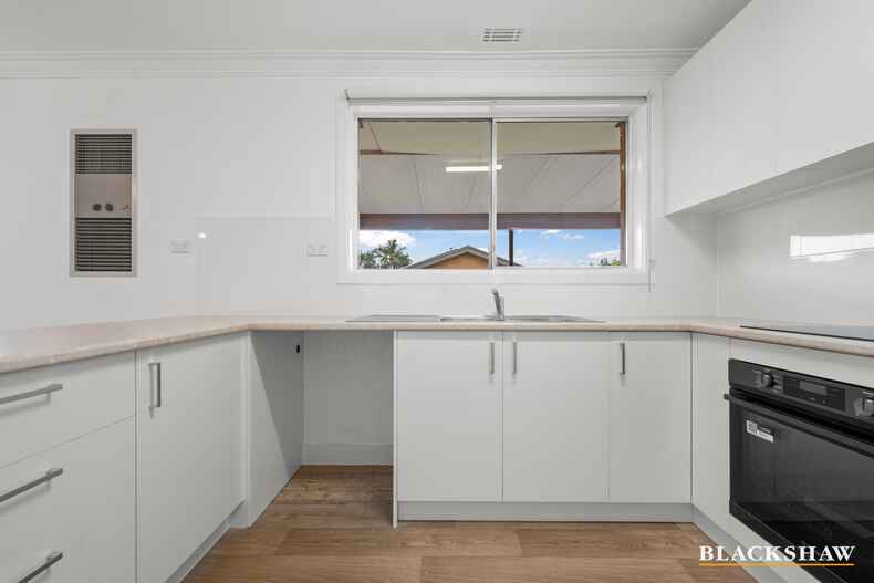 8 Michael Parade Karabar