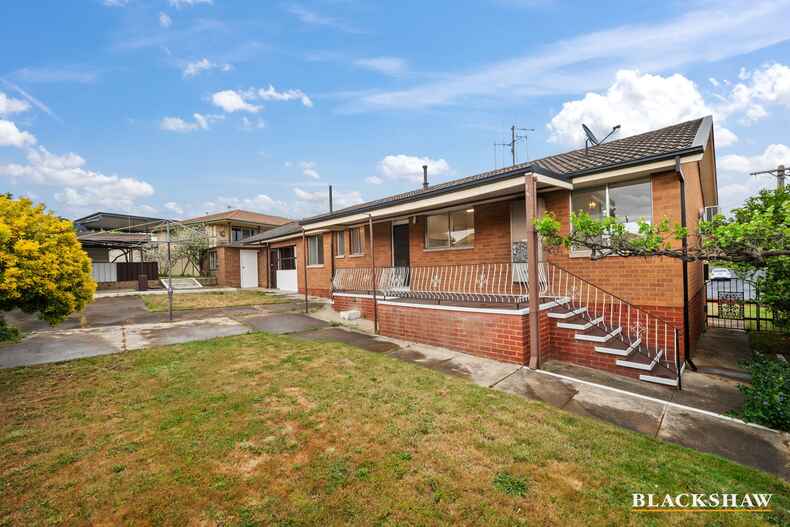 8 Michael Parade Karabar