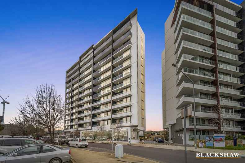 254/7 Irving Street Phillip