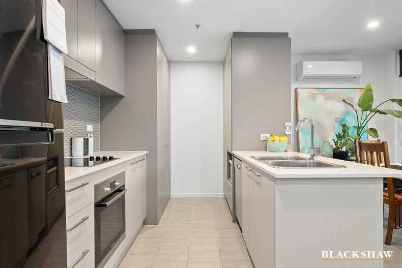 254/7 Irving Street Phillip