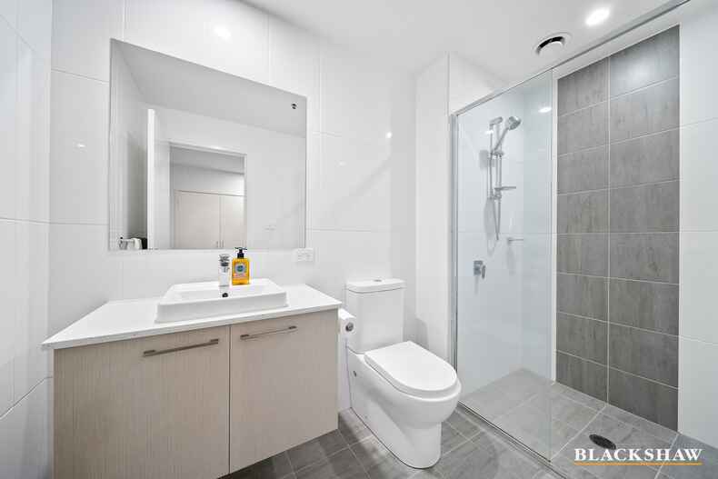 254/7 Irving Street Phillip