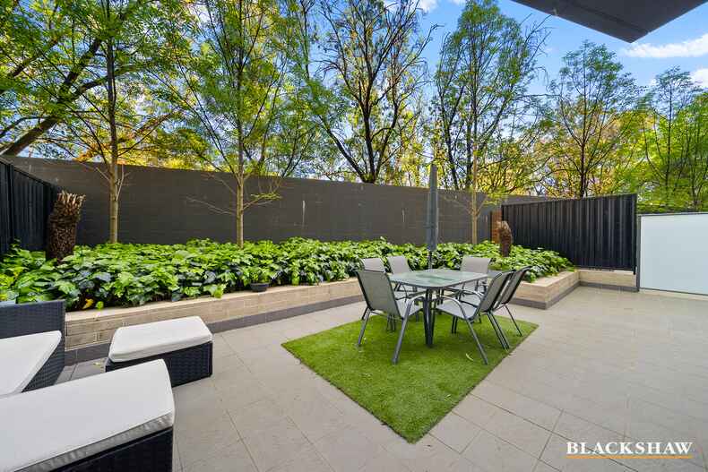 254/7 Irving Street Phillip