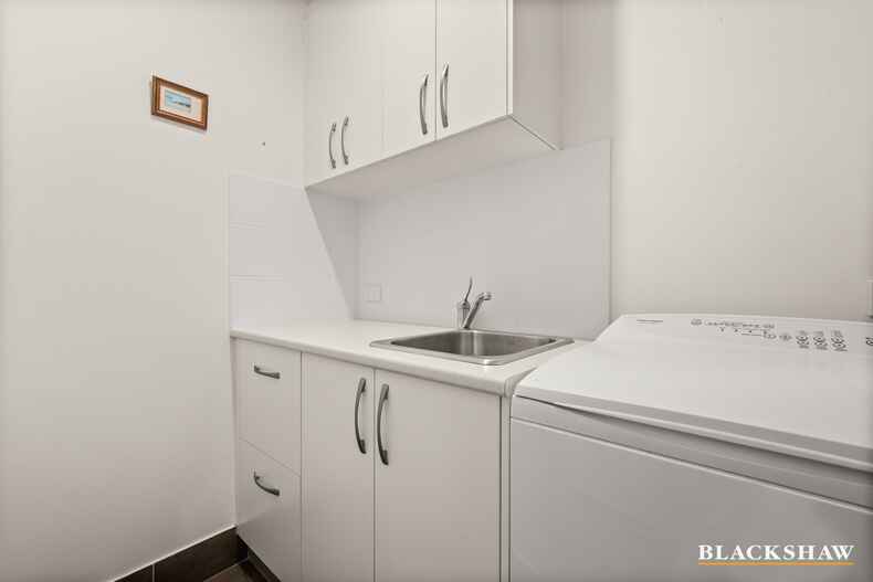 37 Barnet Close Phillip