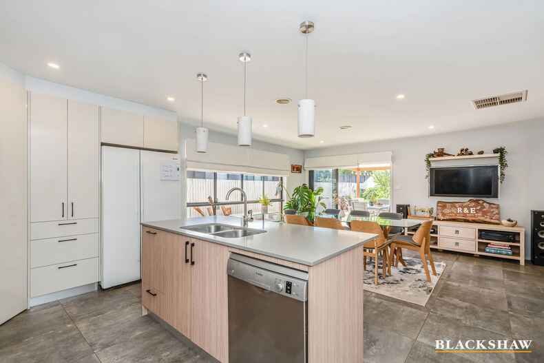 24 Harold White Avenue Coombs 24 Harold White Avenue Coombs
