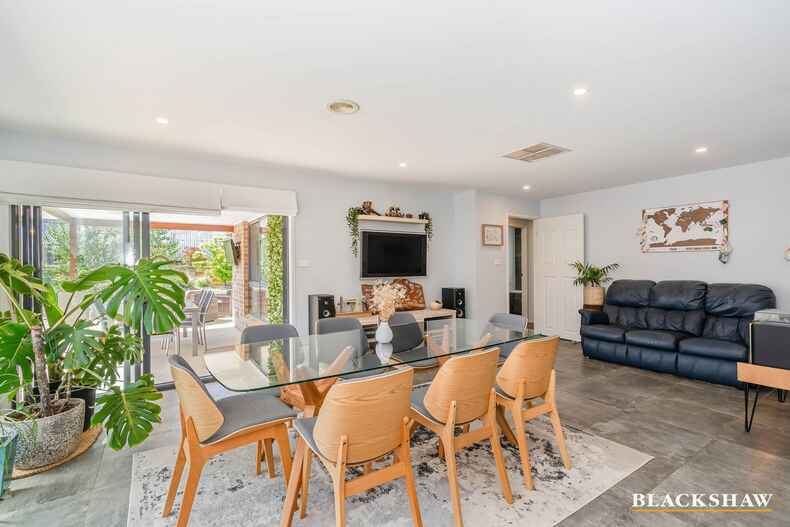 24 Harold White Avenue Coombs 24 Harold White Avenue Coombs