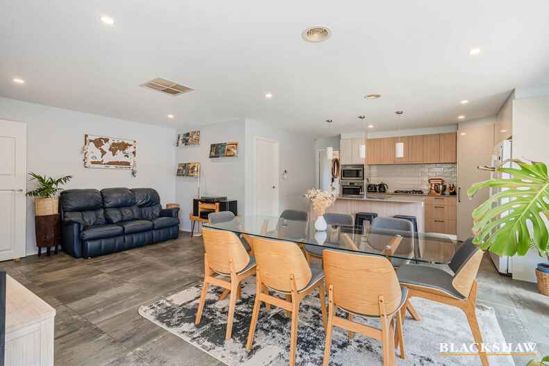 24 Harold White Avenue Coombs 24 Harold White Avenue Coombs