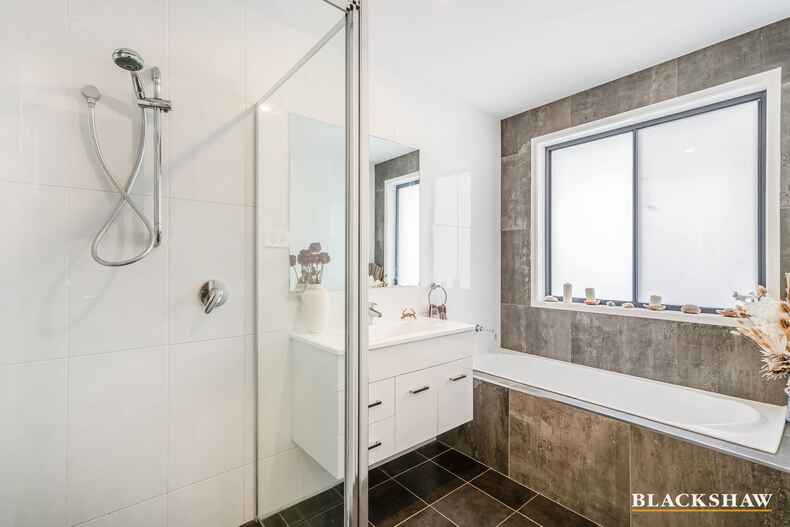 24 Harold White Avenue Coombs 24 Harold White Avenue Coombs