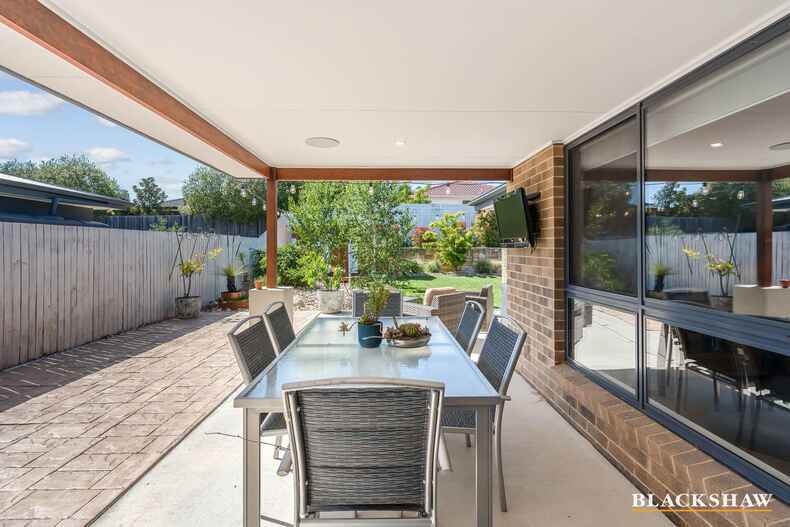 24 Harold White Avenue Coombs 24 Harold White Avenue Coombs