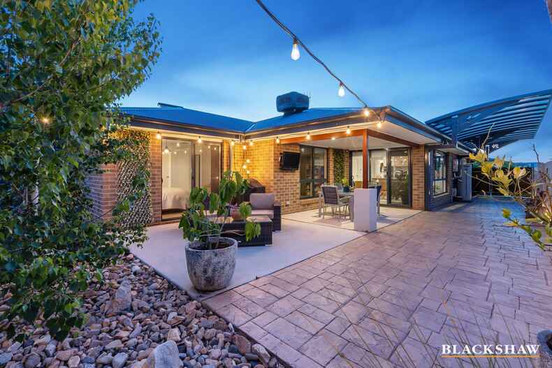 24 Harold White Avenue Coombs 24 Harold White Avenue Coombs