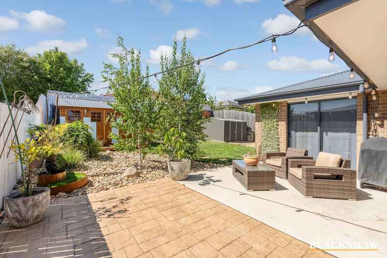 24 Harold White Avenue Coombs 24 Harold White Avenue Coombs