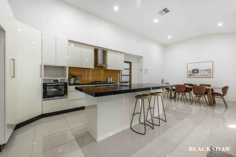 6 Pearl Gibbs Circuit Bonner