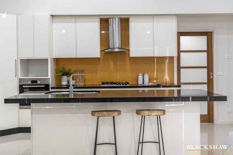 6 Pearl Gibbs Circuit Bonner