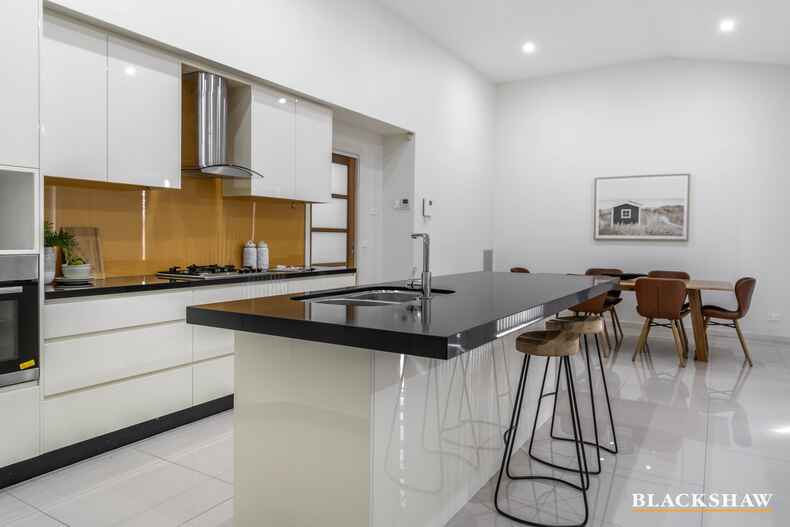 6 Pearl Gibbs Circuit Bonner