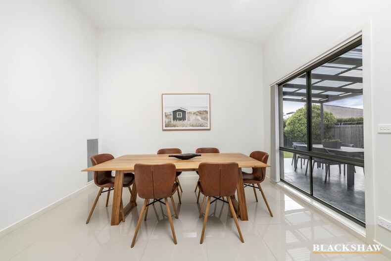 6 Pearl Gibbs Circuit Bonner