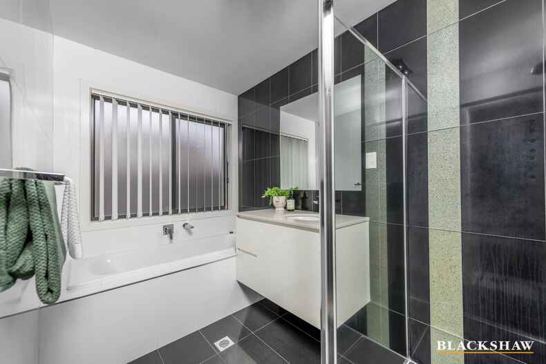 6 Pearl Gibbs Circuit Bonner