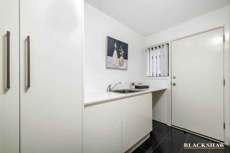 6 Pearl Gibbs Circuit Bonner