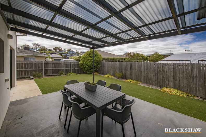 6 Pearl Gibbs Circuit Bonner