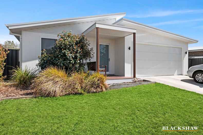 17 Gillan Grove Broulee