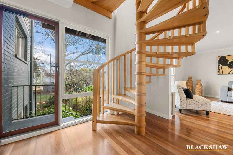 33 Getting Crescent Campbell 33 Getting Crescent Campbell