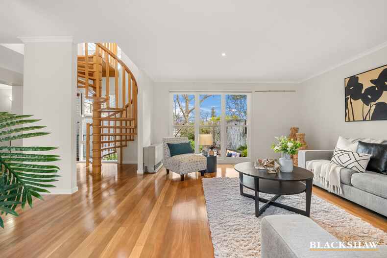 33 Getting Crescent Campbell 33 Getting Crescent Campbell