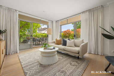 16/12 National Circuit Barton