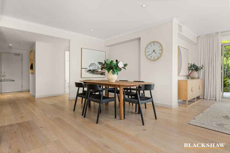 16/12 National Circuit Barton 16/12 National Circuit Barton