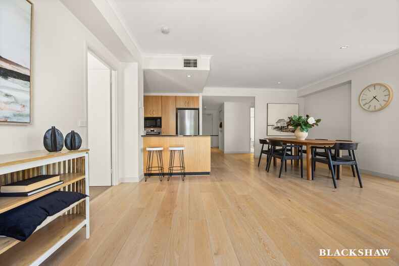 16/12 National Circuit Barton 16/12 National Circuit Barton