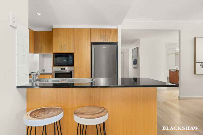 16/12 National Circuit Barton 16/12 National Circuit Barton