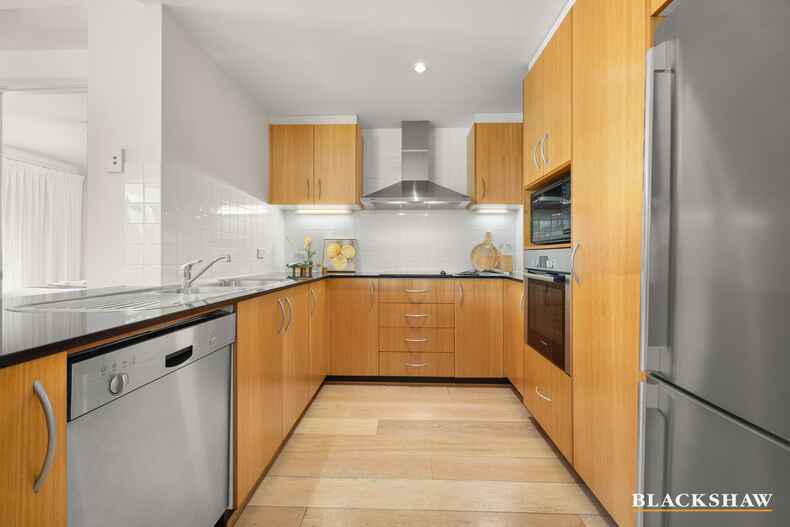 16/12 National Circuit Barton 16/12 National Circuit Barton