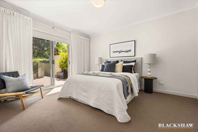 16/12 National Circuit Barton 16/12 National Circuit Barton