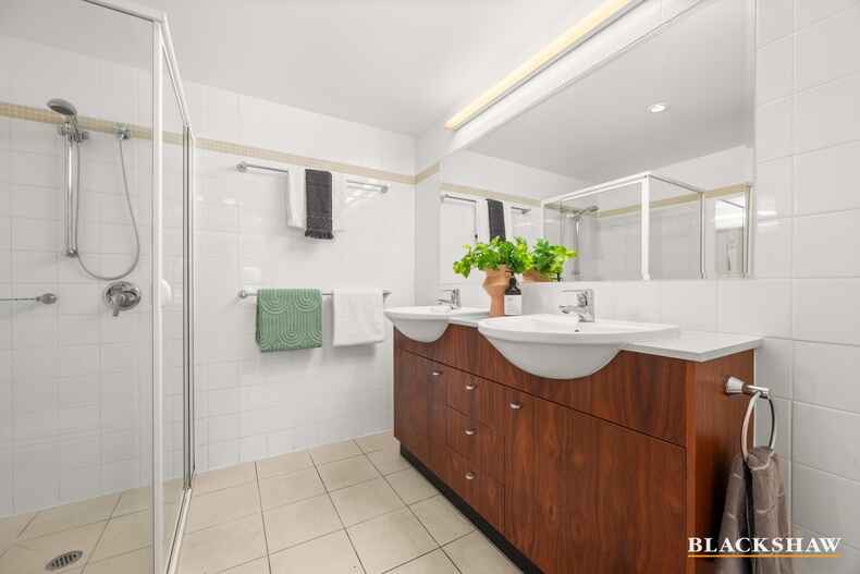 16/12 National Circuit Barton 16/12 National Circuit Barton